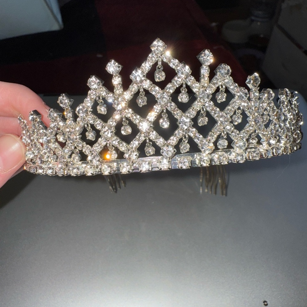 NWOT Glamorous Silver Hair Accessory Tiara